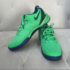 SOLD!!! Nike Kobe 8 GS Superhero 555586-301